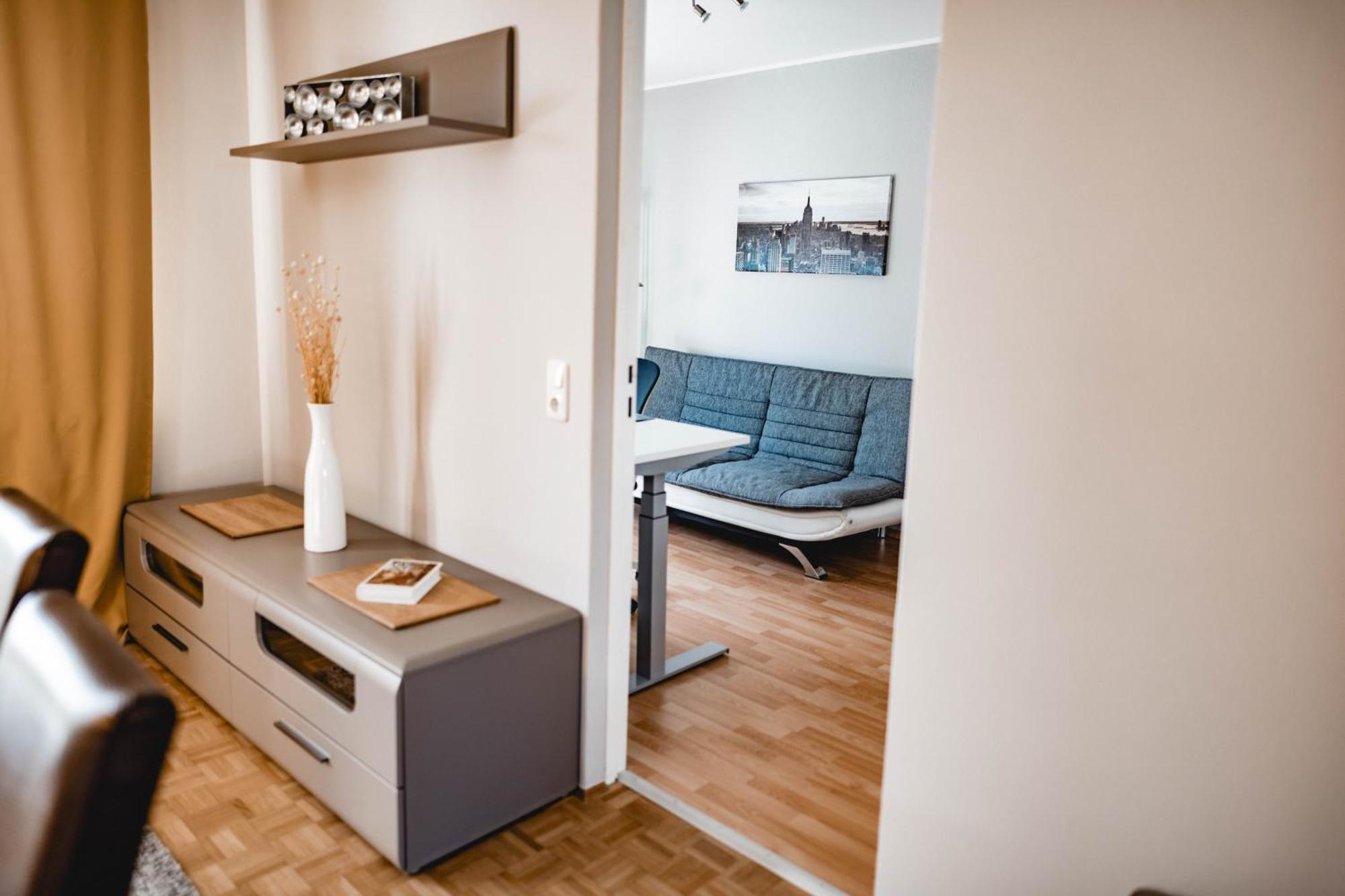 Me Homes - Grosse Moderne Designer-Wohnung Fuer Urlaub Und Business - Mit Kueche, Buero, Balkon Und 2 Parkplaetzen Bayreuth Dış mekan fotoğraf