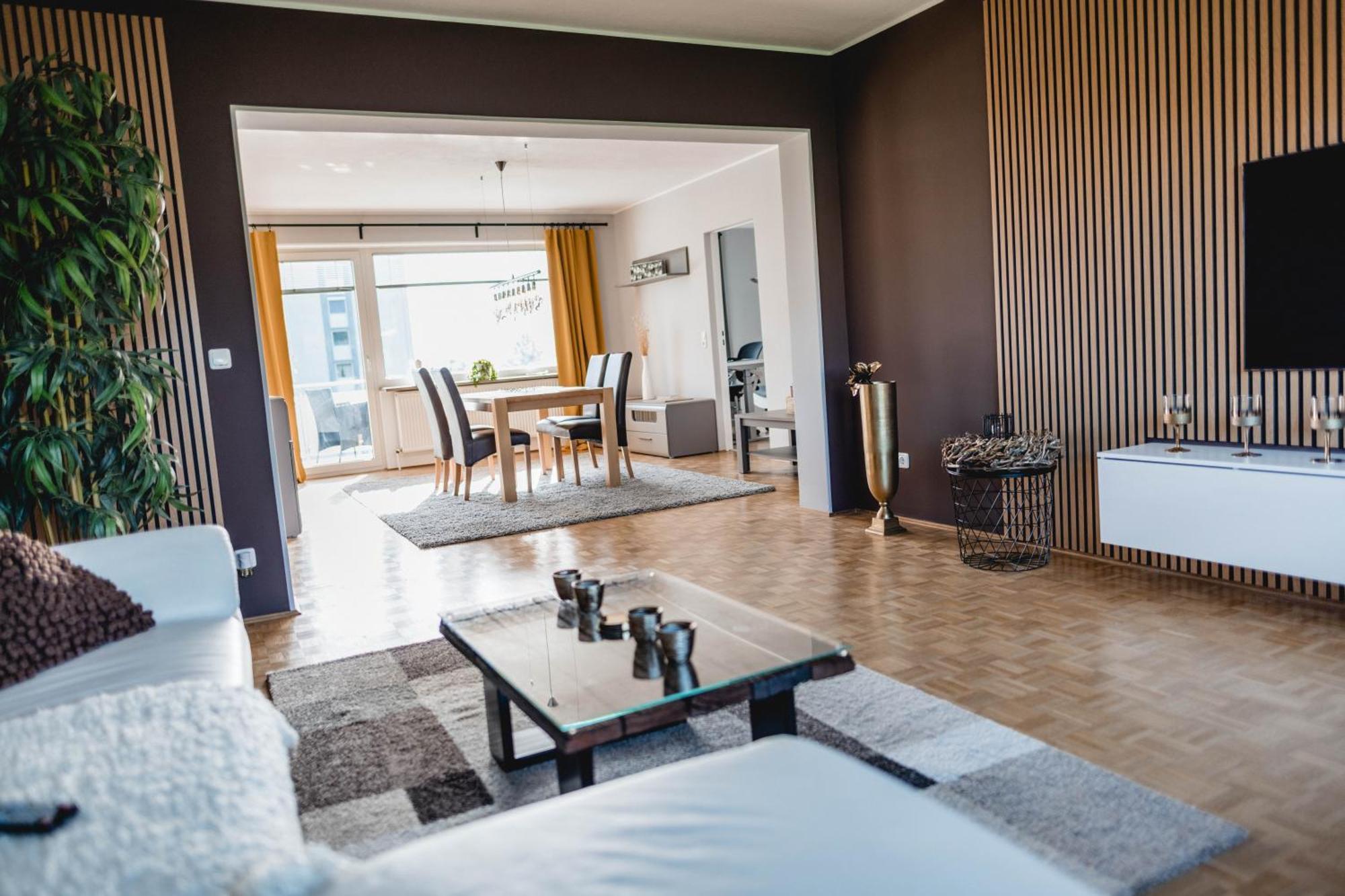 Me Homes - Grosse Moderne Designer-Wohnung Fuer Urlaub Und Business - Mit Kueche, Buero, Balkon Und 2 Parkplaetzen Bayreuth Dış mekan fotoğraf