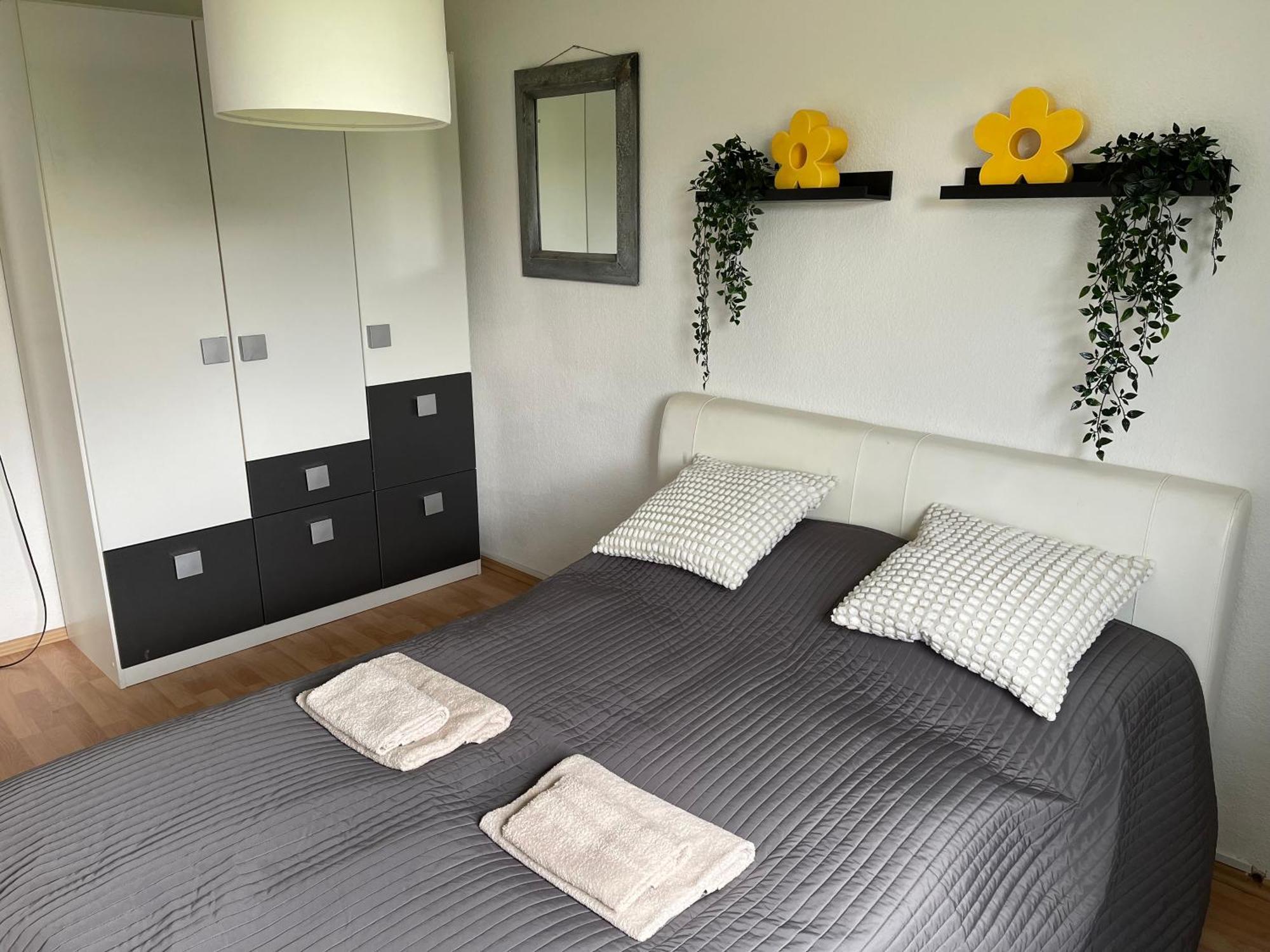 Me Homes - Grosse Moderne Designer-Wohnung Fuer Urlaub Und Business - Mit Kueche, Buero, Balkon Und 2 Parkplaetzen Bayreuth Dış mekan fotoğraf