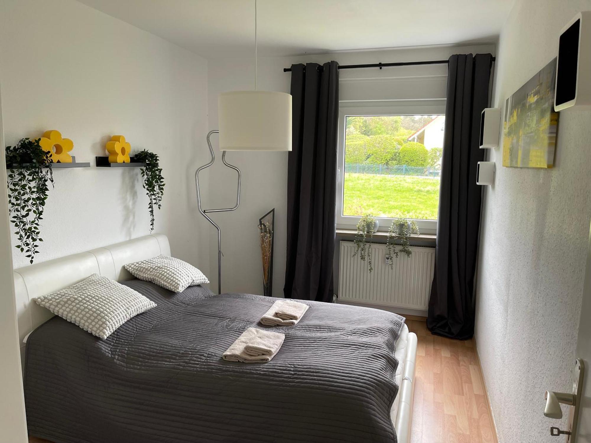 Me Homes - Grosse Moderne Designer-Wohnung Fuer Urlaub Und Business - Mit Kueche, Buero, Balkon Und 2 Parkplaetzen Bayreuth Dış mekan fotoğraf