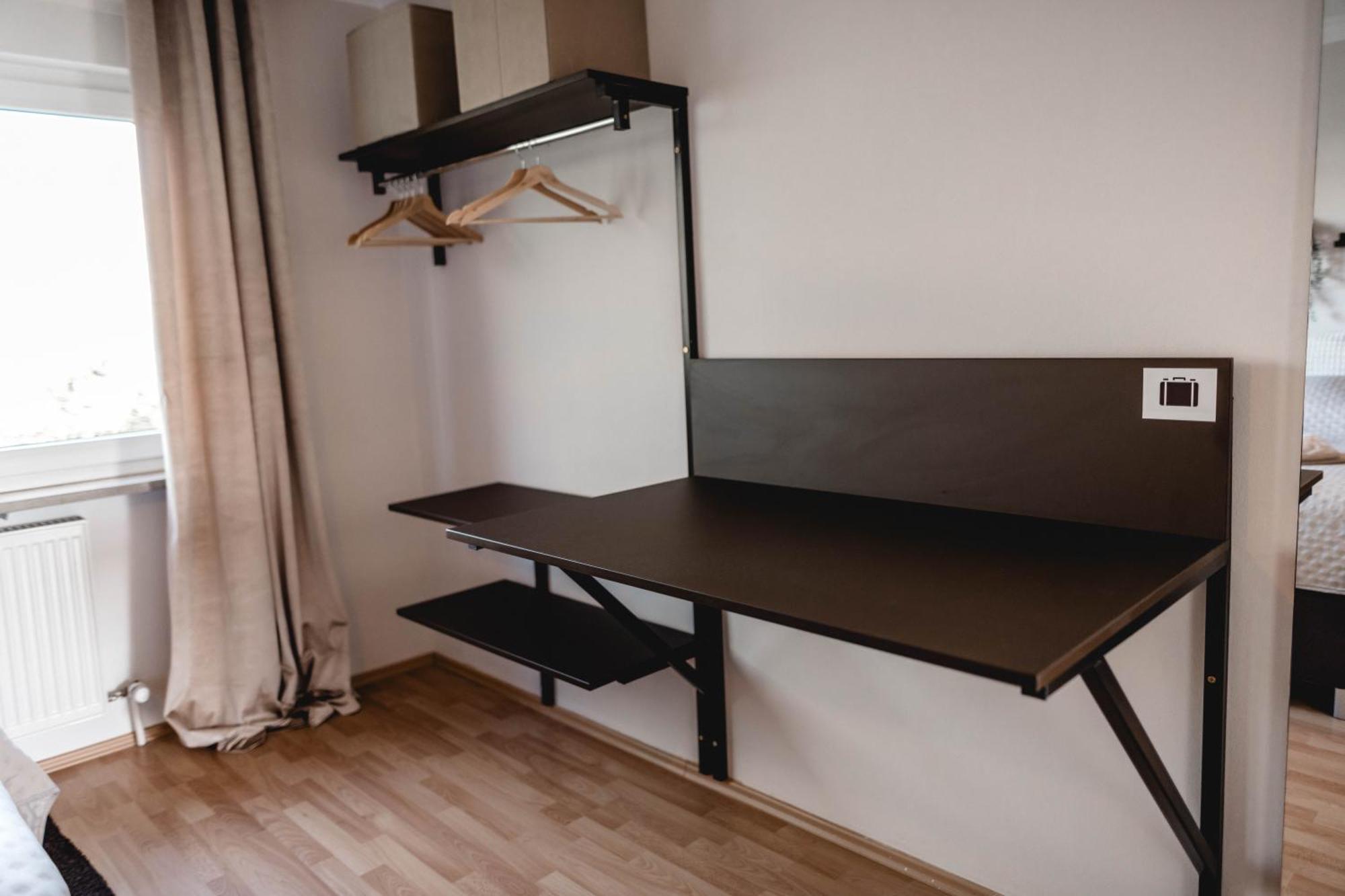 Me Homes - Grosse Moderne Designer-Wohnung Fuer Urlaub Und Business - Mit Kueche, Buero, Balkon Und 2 Parkplaetzen Bayreuth Dış mekan fotoğraf