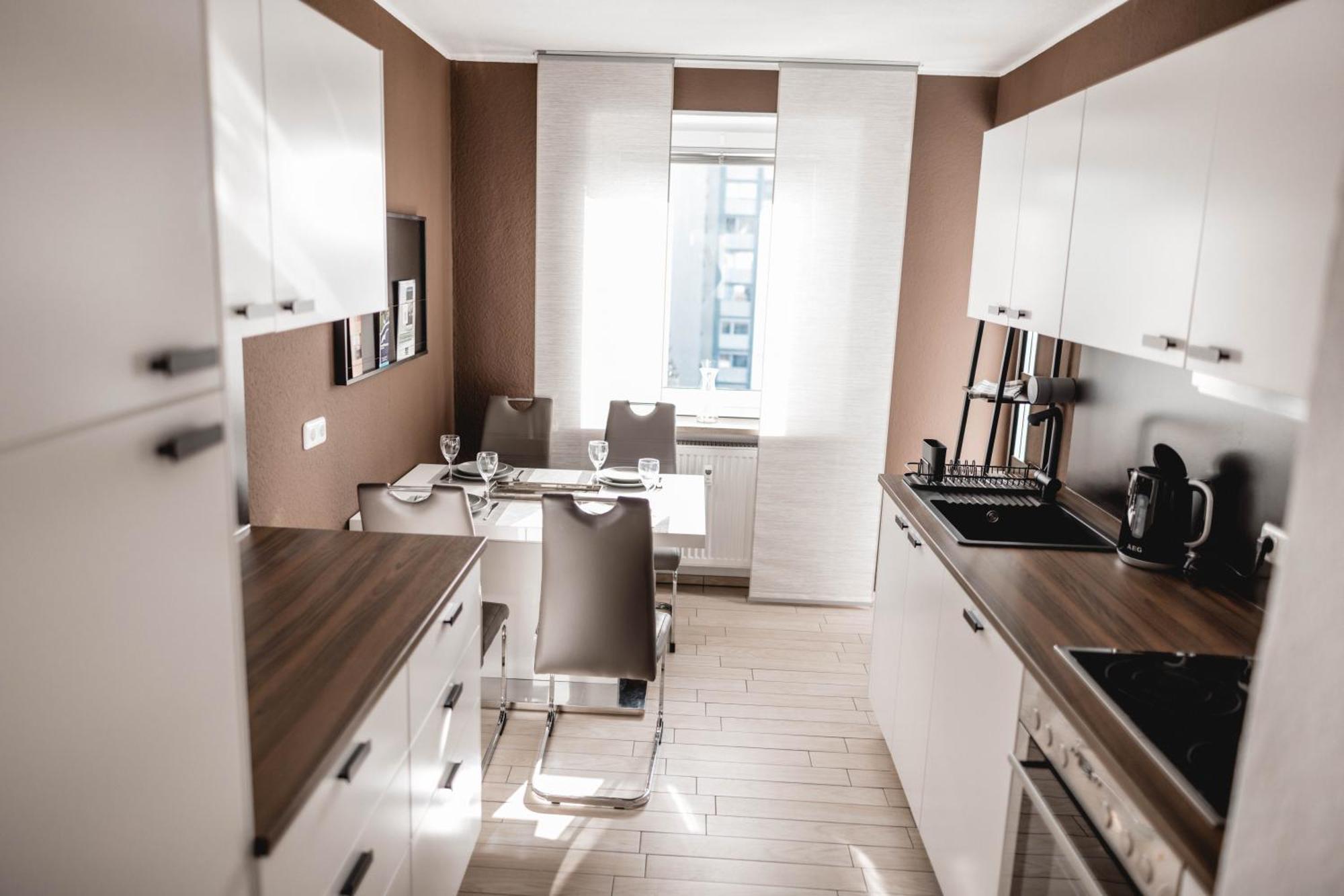 Me Homes - Grosse Moderne Designer-Wohnung Fuer Urlaub Und Business - Mit Kueche, Buero, Balkon Und 2 Parkplaetzen Bayreuth Dış mekan fotoğraf