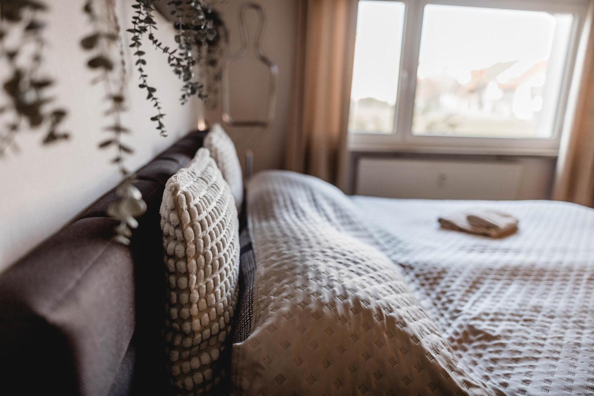 Me Homes - Grosse Moderne Designer-Wohnung Fuer Urlaub Und Business - Mit Kueche, Buero, Balkon Und 2 Parkplaetzen Bayreuth Dış mekan fotoğraf